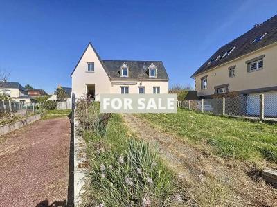 Detached House Only 500m From the Beach