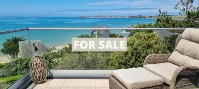 Detached House with Panoramic Sea Views