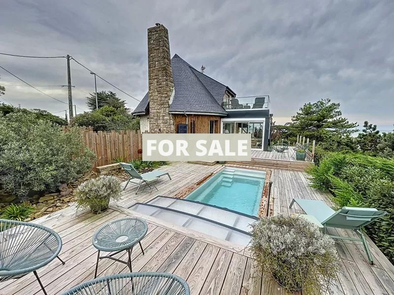 Detached House with Panoramic Sea Views