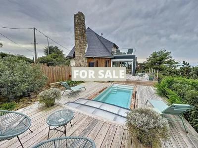 Detached House with Panoramic Sea Views
