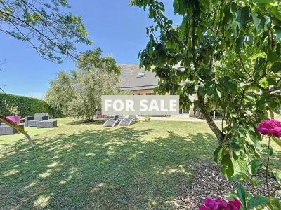 Detached House and Garden, 500m from the Beach