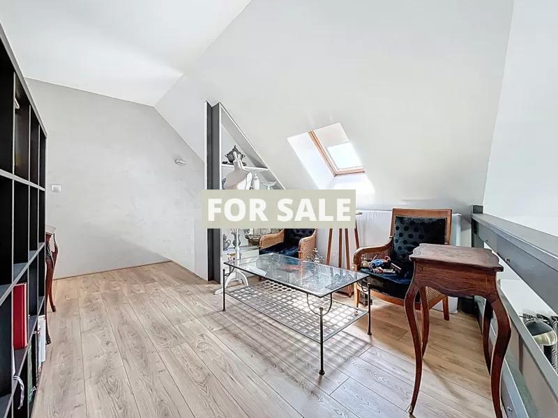 Detached House and Garden, 500m from the Beach