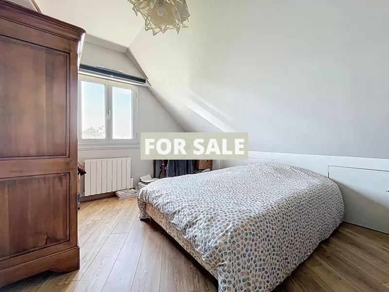 Detached House and Garden, 500m from the Beach