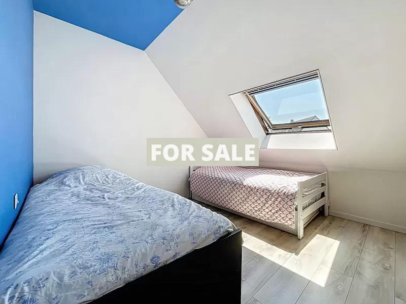 Detached House and Garden, 500m from the Beach