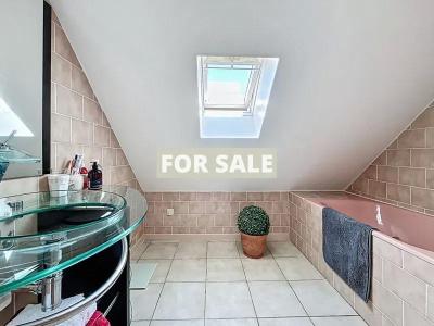Detached House and Garden, 500m from the Beach