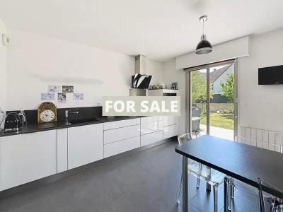 Detached House and Garden, 500m from the Beach