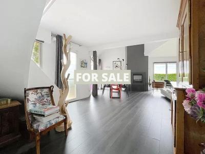 Detached House and Garden, 500m from the Beach