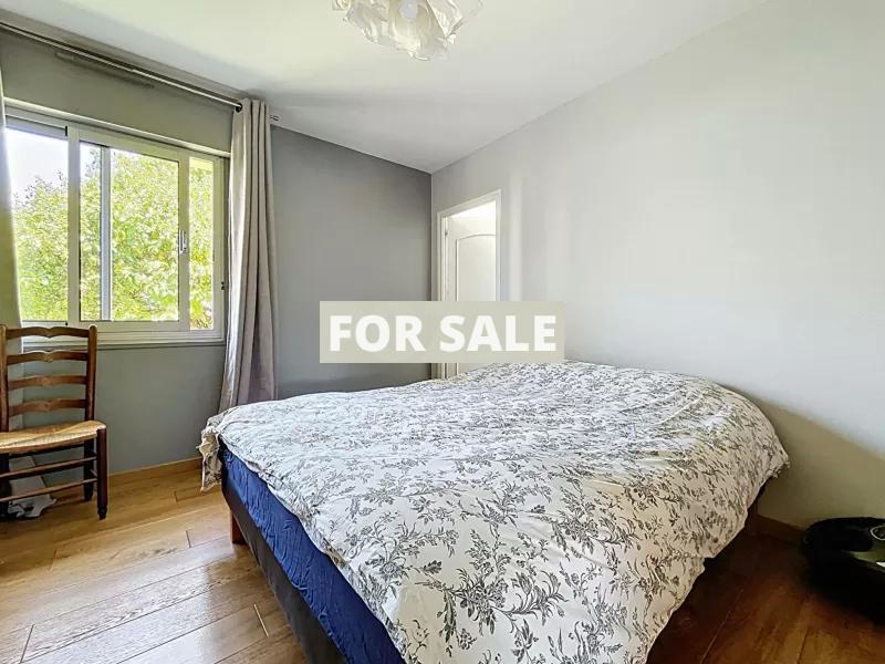 Detached House and Garden, 500m from the Beach