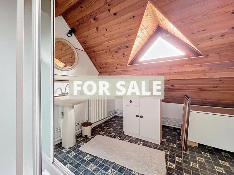 Detached House with Garden by the Coast