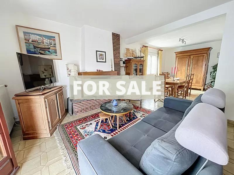 Detached House with Garden by the Coast