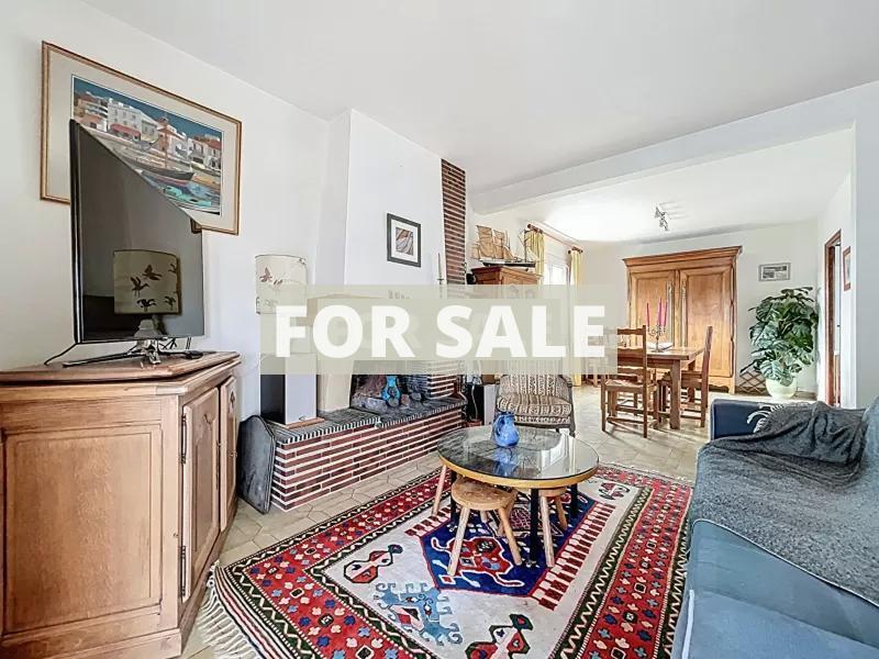 Detached House with Garden by the Coast