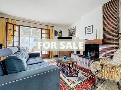 Detached House with Garden by the Coast