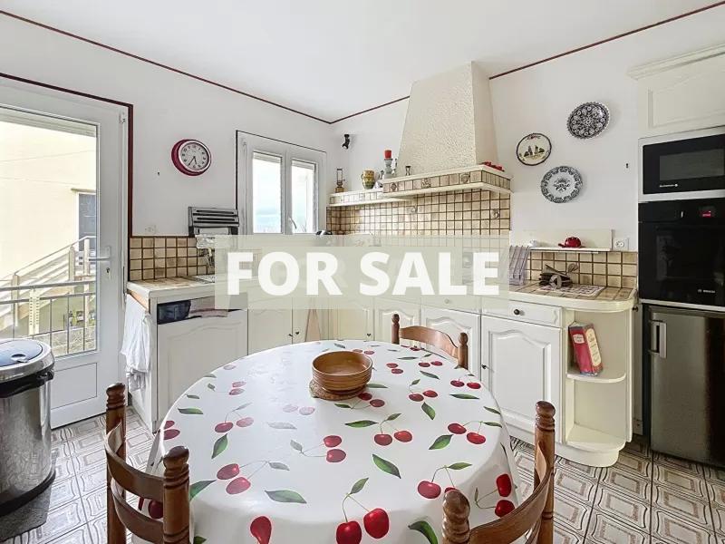 Detached House with Garden by the Coast