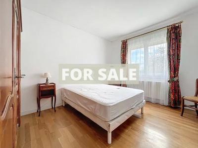 Detached House with Garden by the Coast