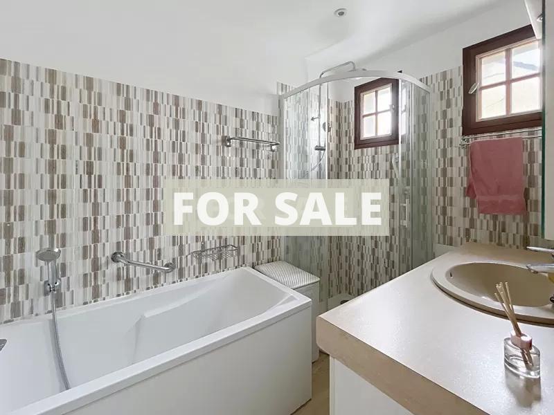 Detached House with Garden by the Coast