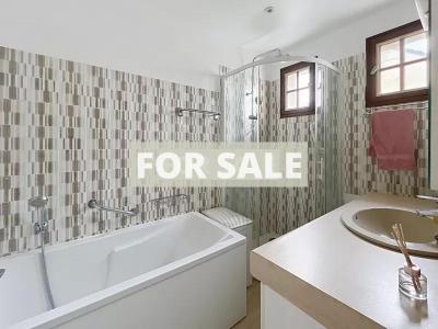 Detached House with Garden by the Coast