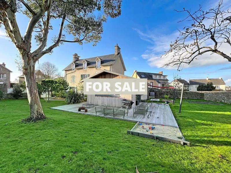 Detached House with Garden by the Coast