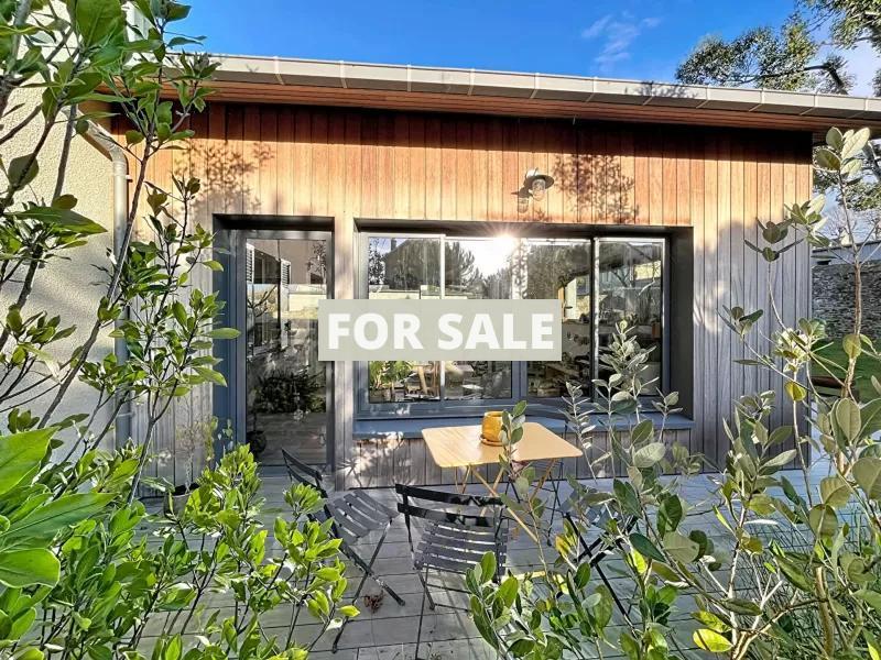 Detached House with Garden by the Coast