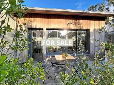 Detached House with Garden by the Coast
