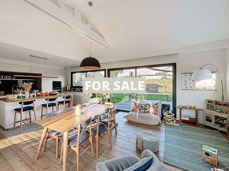 Detached House with Garden by the Coast