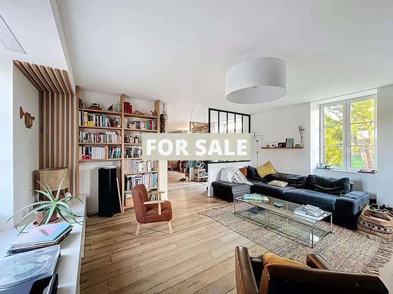 Detached House with Garden by the Coast