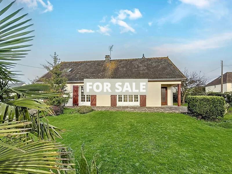 Detached House with Landscaped Garden by the Coast
