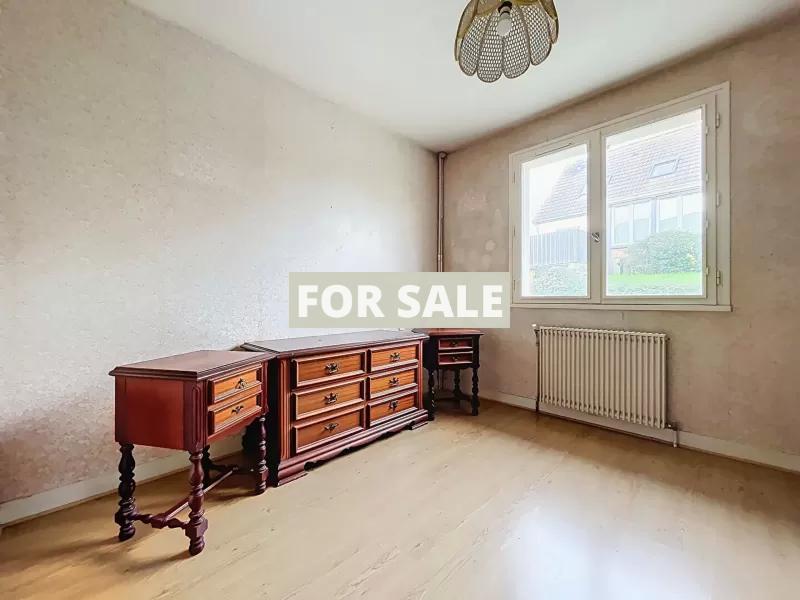 Detached House with Landscaped Garden by the Coast