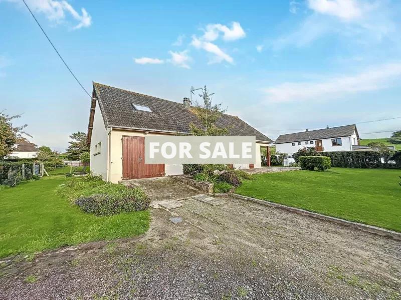 Detached House with Landscaped Garden by the Coast