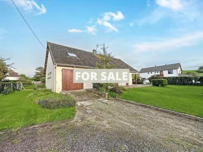 Detached House with Landscaped Garden by the Coast