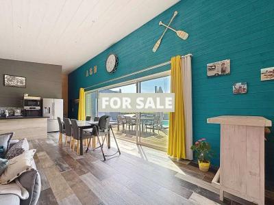 Contemporary Detached House with Swimming Pool