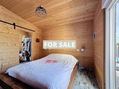 Contemporary Detached House with Swimming Pool