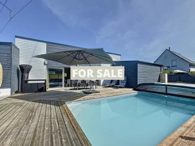 Contemporary Detached House with Swimming Pool