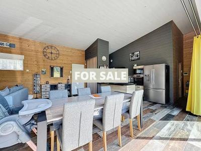 Contemporary Detached House with Swimming Pool