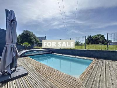 Contemporary Detached House with Swimming Pool