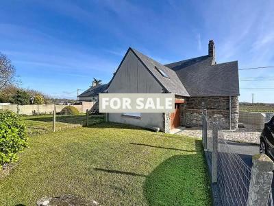 Detached Country House with Landscaped Garden