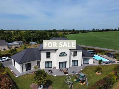 Detached Country House with Swimming Pool and Landscaped Garden