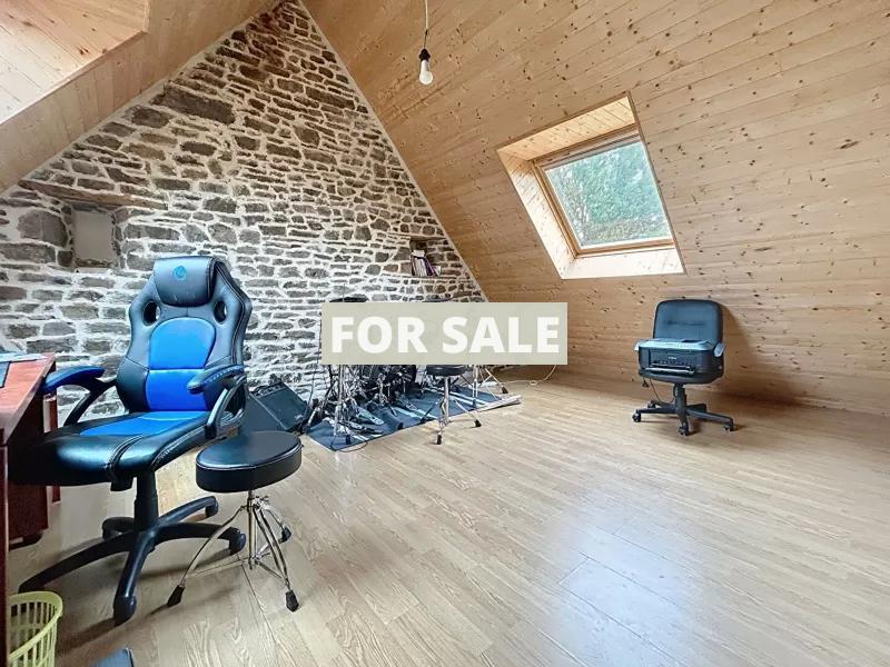 Traditional House with Garden in the Countryside