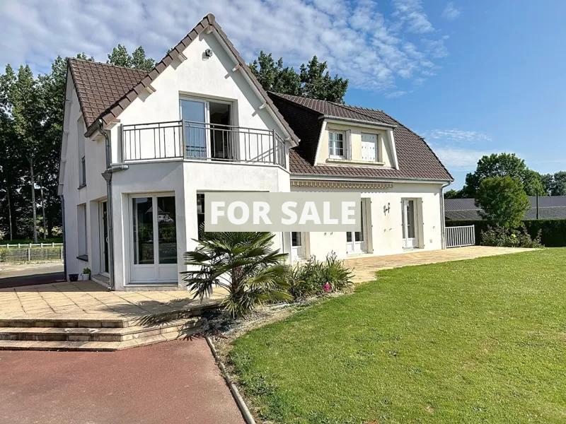 Detached Country House With Open Views and Outbuildings