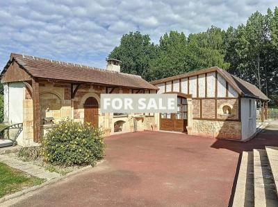 Detached Country House With Open Views and Outbuildings