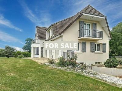 Detached Country House With Open Views and Outbuildings