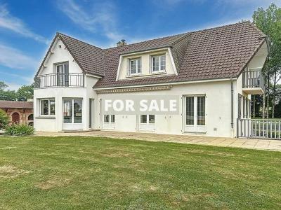 Detached Country House With Open Views and Outbuildings