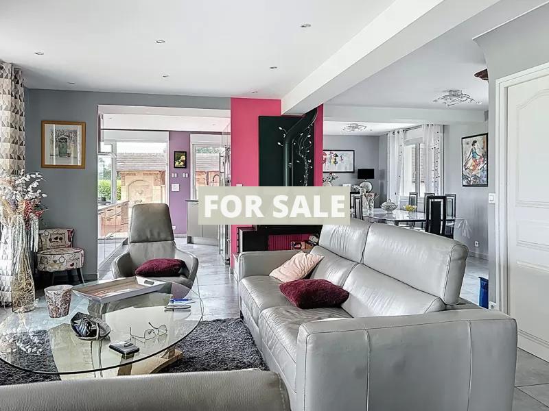 Detached Country House With Open Views and Outbuildings
