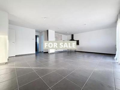 Contemporary House in Coastal Location