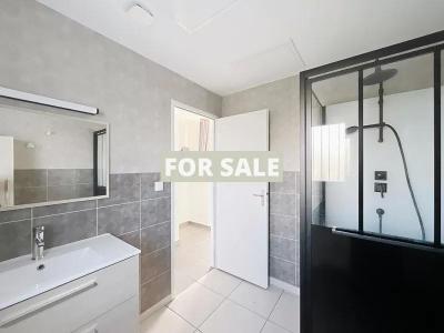 Contemporary House in Coastal Location