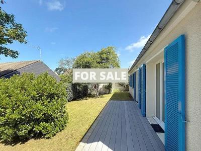 Detached House with Garden by the Coast