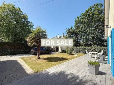 Detached House with Garden by the Coast