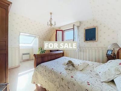 Detached House with Garden by the Coast
