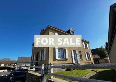 Detached House with Garden by the Coast