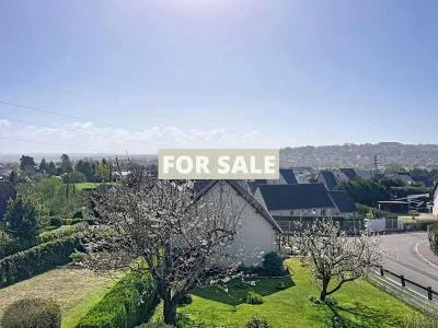 Detached House with Landscaped Garden by the Coast