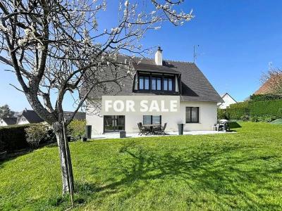 Detached Coastal House with Landscaped Garden